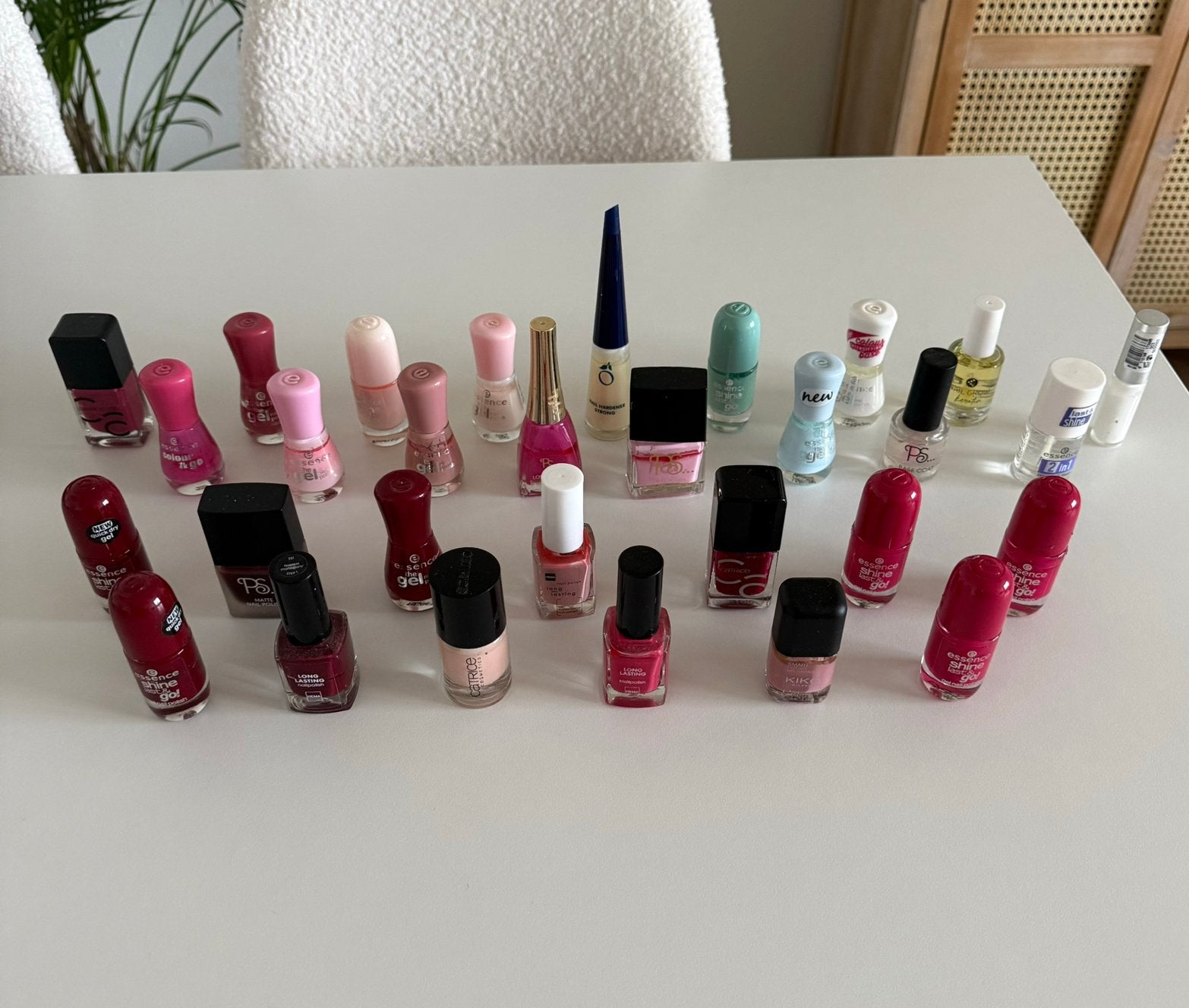 Set van 30 nagellakjes - Diverse kleuren & merken + mandje, Ophalen, Zo goed als nieuw, Overige kleuren, Handen en Nagels