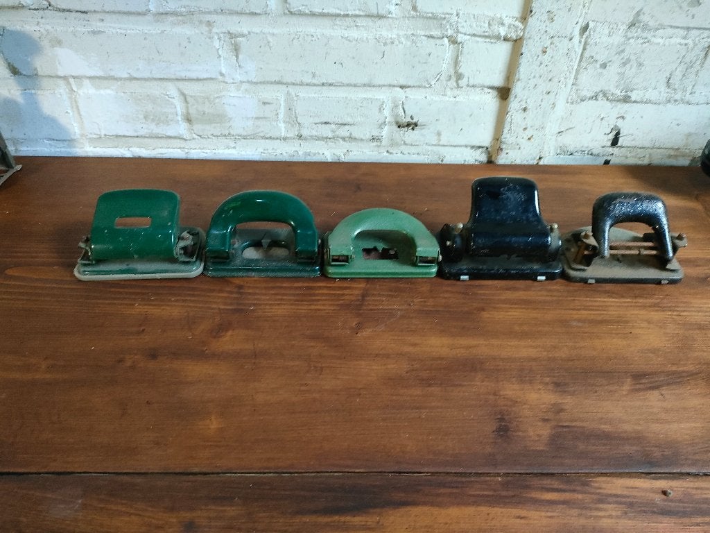 Oude perforators Leitz enzo groen zwart metaal 5 voor € 10, Ophalen of Verzenden
