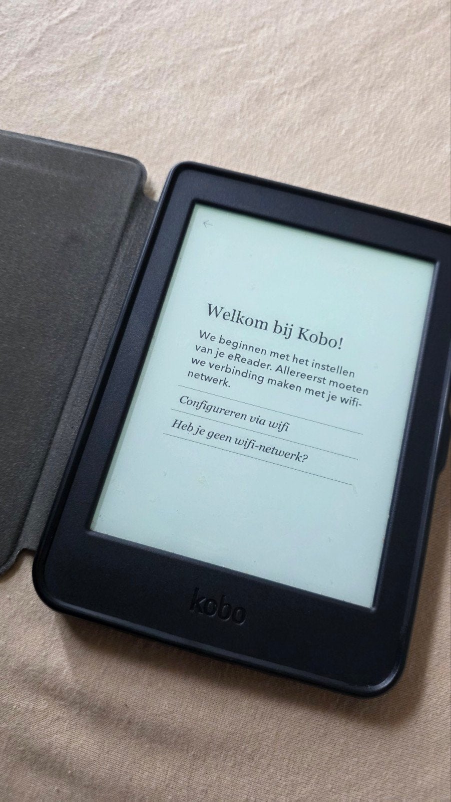 Kobo Nia e-reader met hoesje, 8 GB, 6 inch of minder, Kobo, Ophalen of Verzenden