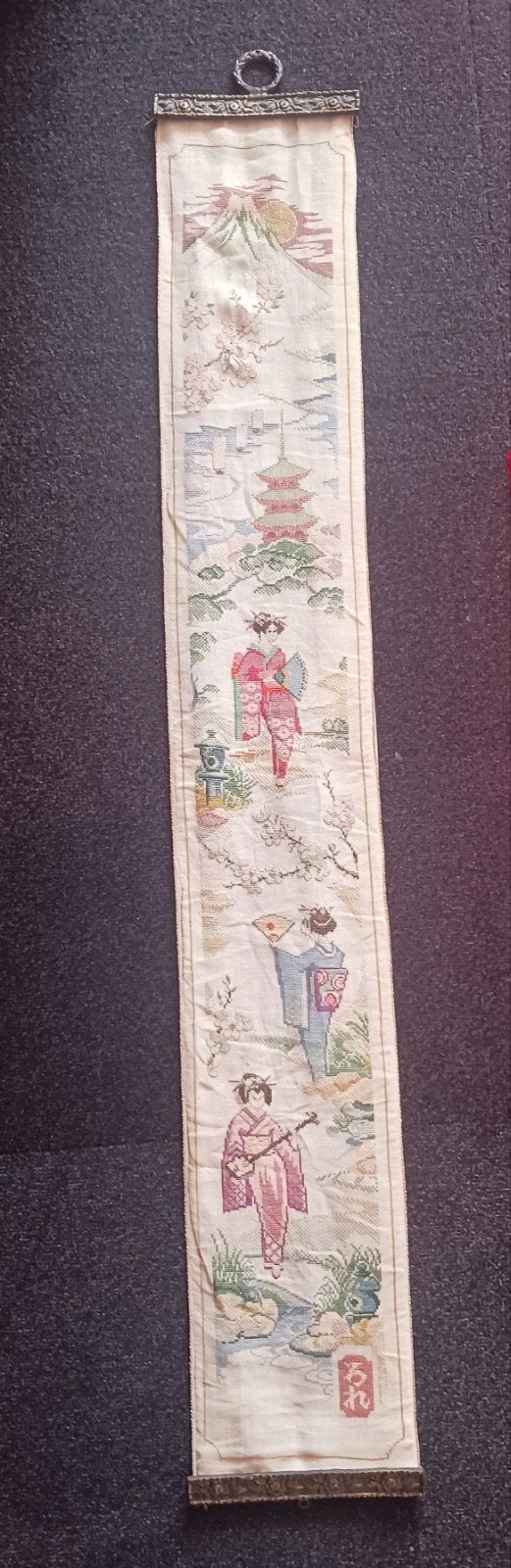 Vintage Japanse Wanddecoratie: Geborduurde Geisha's en Fuji, Wanddecoratie, Textiel, Handgemaakt, Ophalen of Verzenden