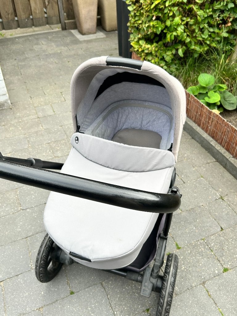 Complete set Easywalker Harvey + Cybex autostoel + base
