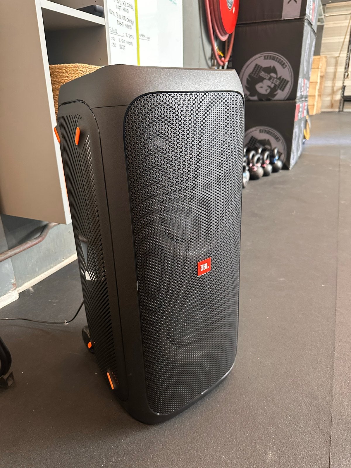 JBL Partybox 310 - Krachtige draagbare partyspeaker, Audio, Tv en Foto, Luidsprekers, JBL, Party speaker, AUX-ingang, Zo goed als nieuw