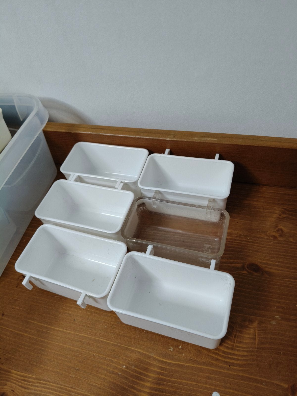 Kunststof voerbakjes voor vogels, Ophalen, Zo goed als nieuw, Kooi-accessoires