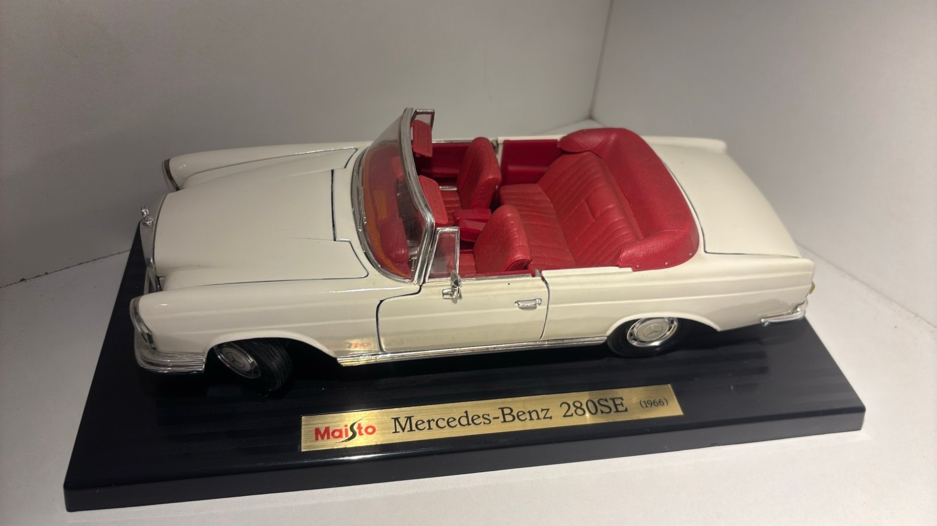 Mercedes benz 280 se wit maisto 1.18, Maisto, Ophalen of Verzenden, A, A