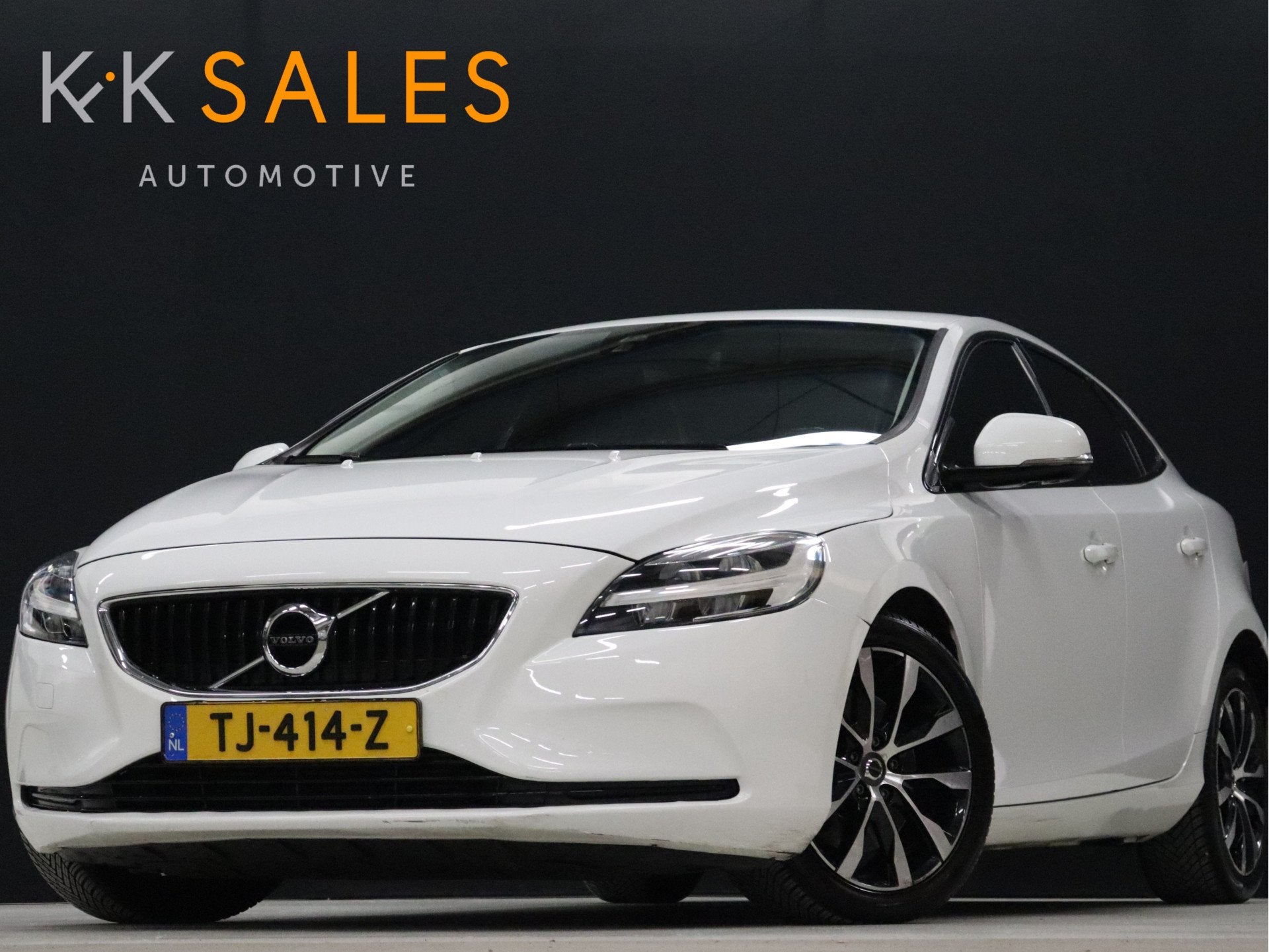 Volvo V40 1.5 T3 Dynamic Edition [CRUISE CONTROL, STOELVERWA, Stof, 4 cilinders, 700 kg, Wit