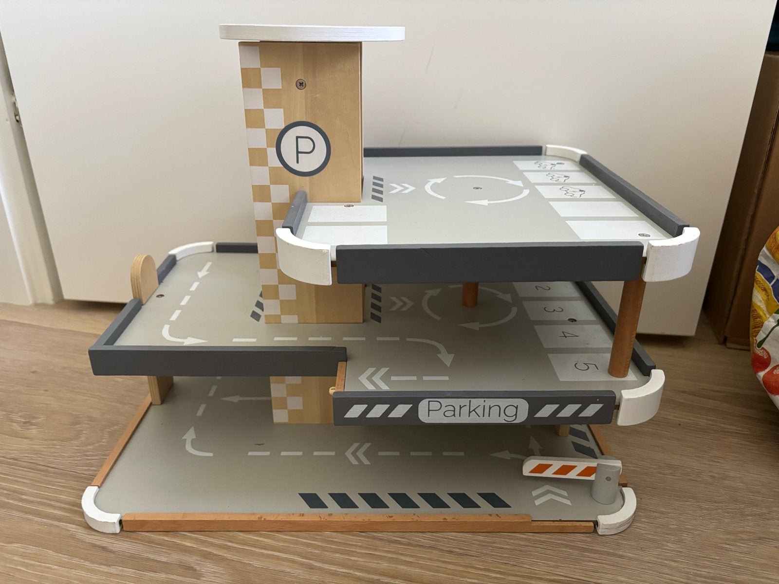 Houten Parkeergarage met Accessoires, Ophalen, Zo goed als nieuw