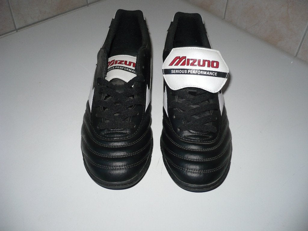 Nieuwe Voetbalschoenen voor kort en hard kunstgras Maat 44,5, Ophalen, Schoenen, Nieuw, Maat L