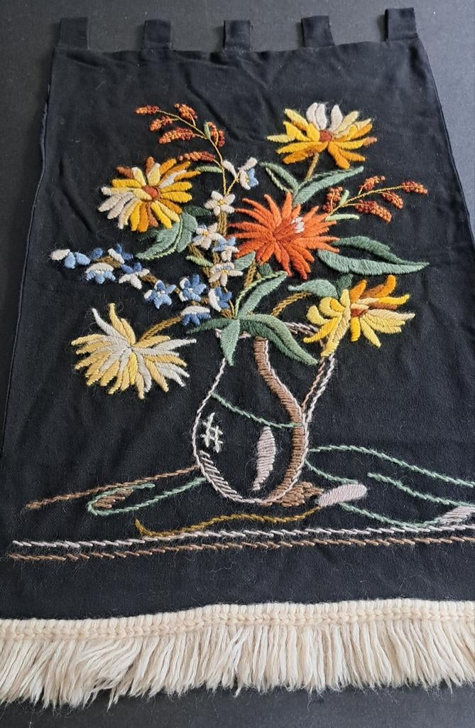 Antiek wandkleed bloemen muurdecoratie zwart ophangen zgan, Ophalen of Verzenden