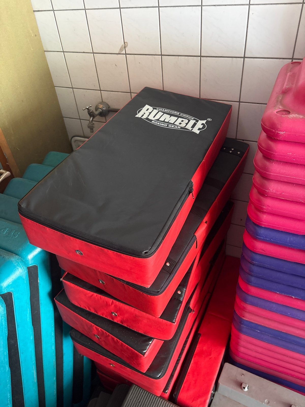 Rumble Boxing Gear: Stootkussens en Bokshandschoenen, Ophalen of Verzenden, Gebruikt, Bokshandschoenen