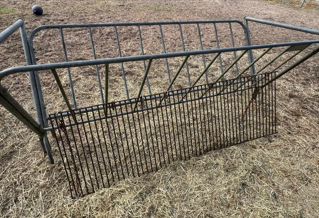 Metalen hooiruif voor vee/paarden, Dieren en Toebehoren, Toebehoren, 4 paarden of pony's of meer