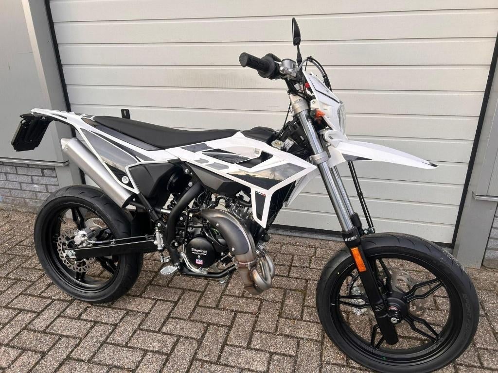 Beta RR Motard Sport Euro5+ Wit/Zwart Binnenkort leverbaar!, 6 versnellingen, Info@beta.nl, Maximaal 45 km/u, Nieuw
