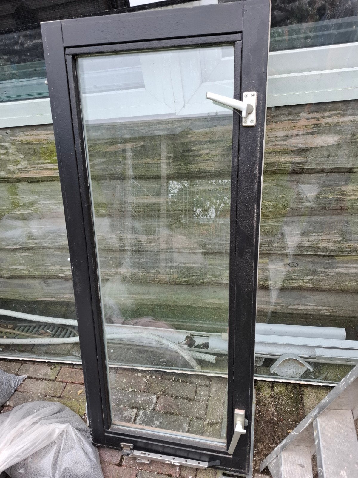 Zwart Gevelraam met Dubbelglas. Kozijn raamkozijn, Doe-het-zelf en Verbouw, Ophalen, Gevelraam of Ruit, Gebruikt, Minder dan 80 cm