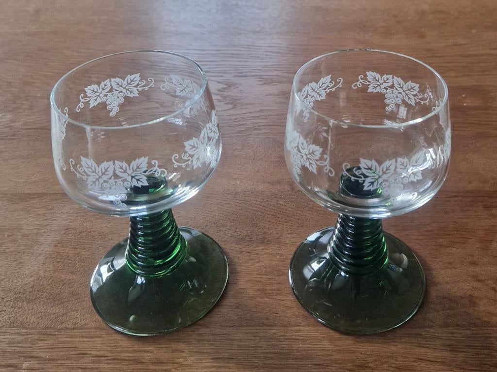 2x vintage Roemer wijnglas met druivenmotief, Ophalen