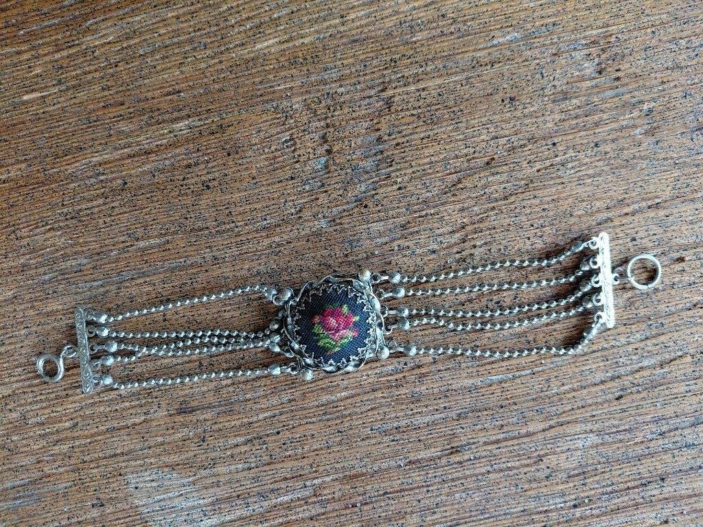 te koop antiek vintage armbandje met roosdecoratie, Ophalen of Verzenden, Overige materialen, Armband