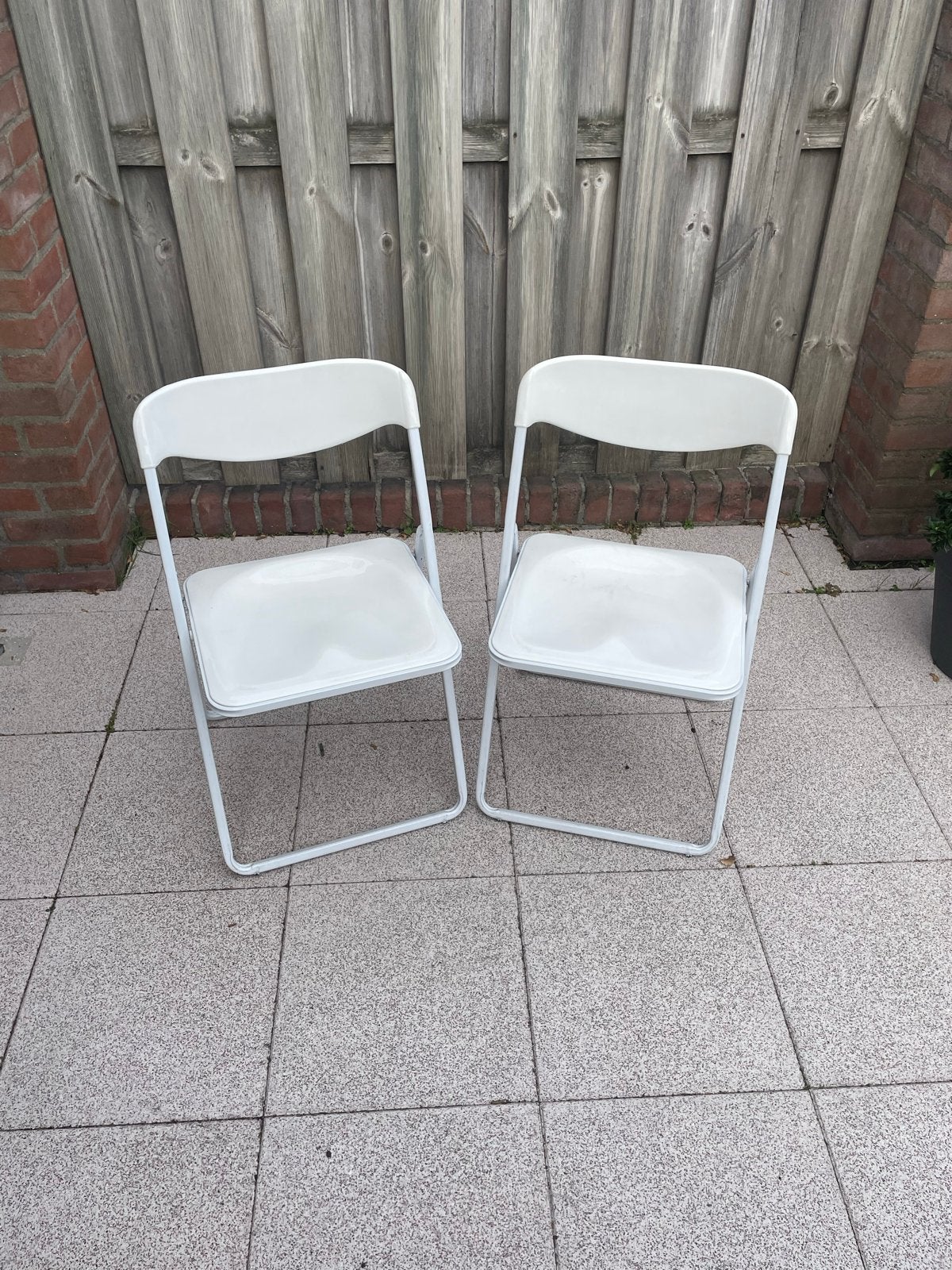 2x Witte klapstoelen - Handig en ruimtebesparend, Huis en Inrichting, Ophalen, Kunststof, Gebruikt, Twee