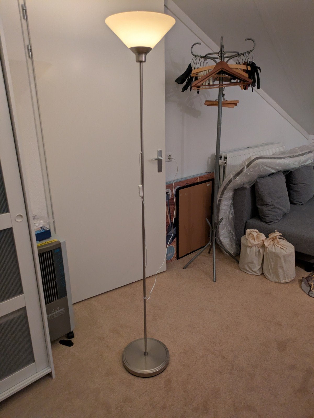 Stijlvolle staande lamp met glazen kap, Huis en Inrichting, Ophalen, Gebruikt, E27 (groot), Glas