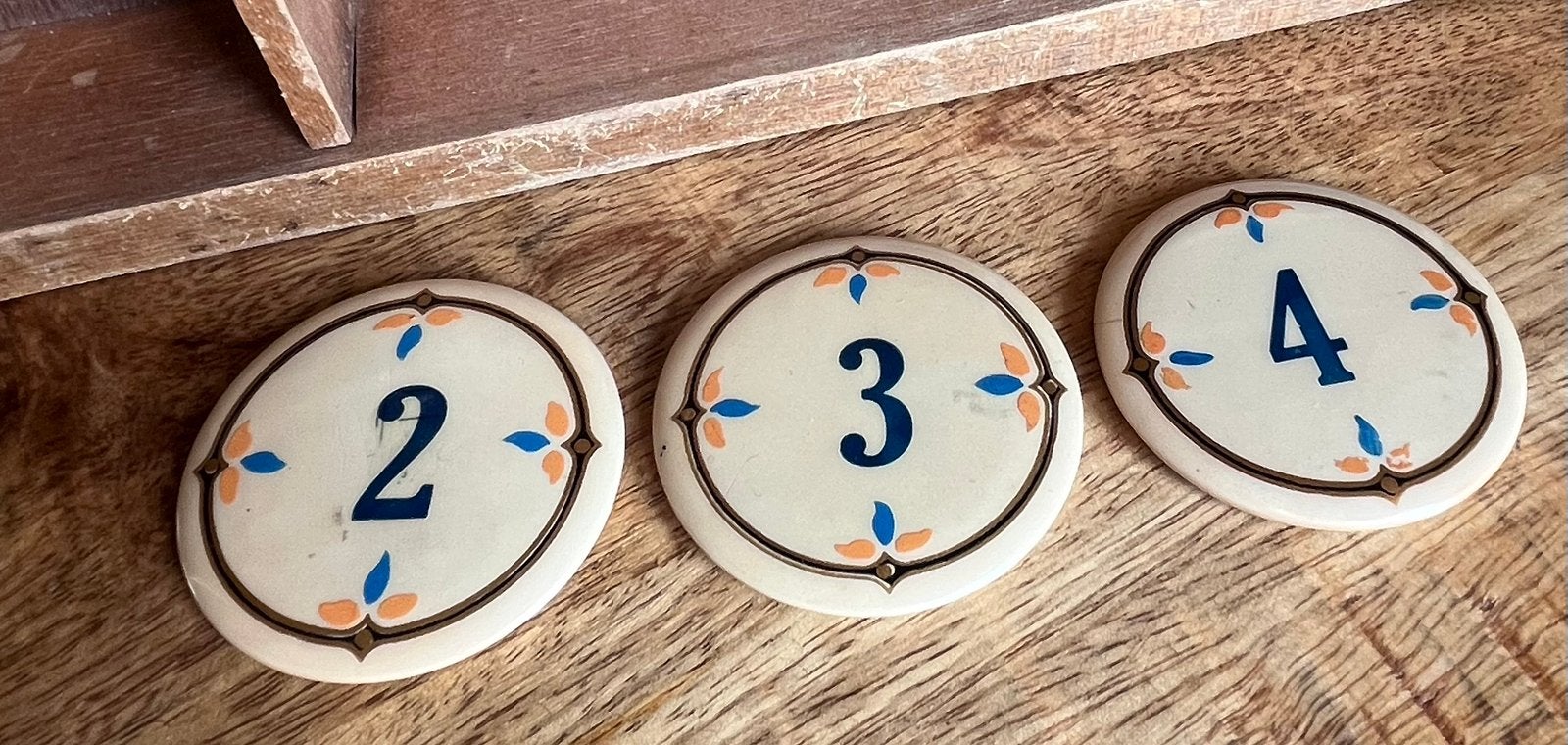 Oude brocante tafelnummers voor kaartspel Bridge, Ophalen of Verzenden, Gebruikt