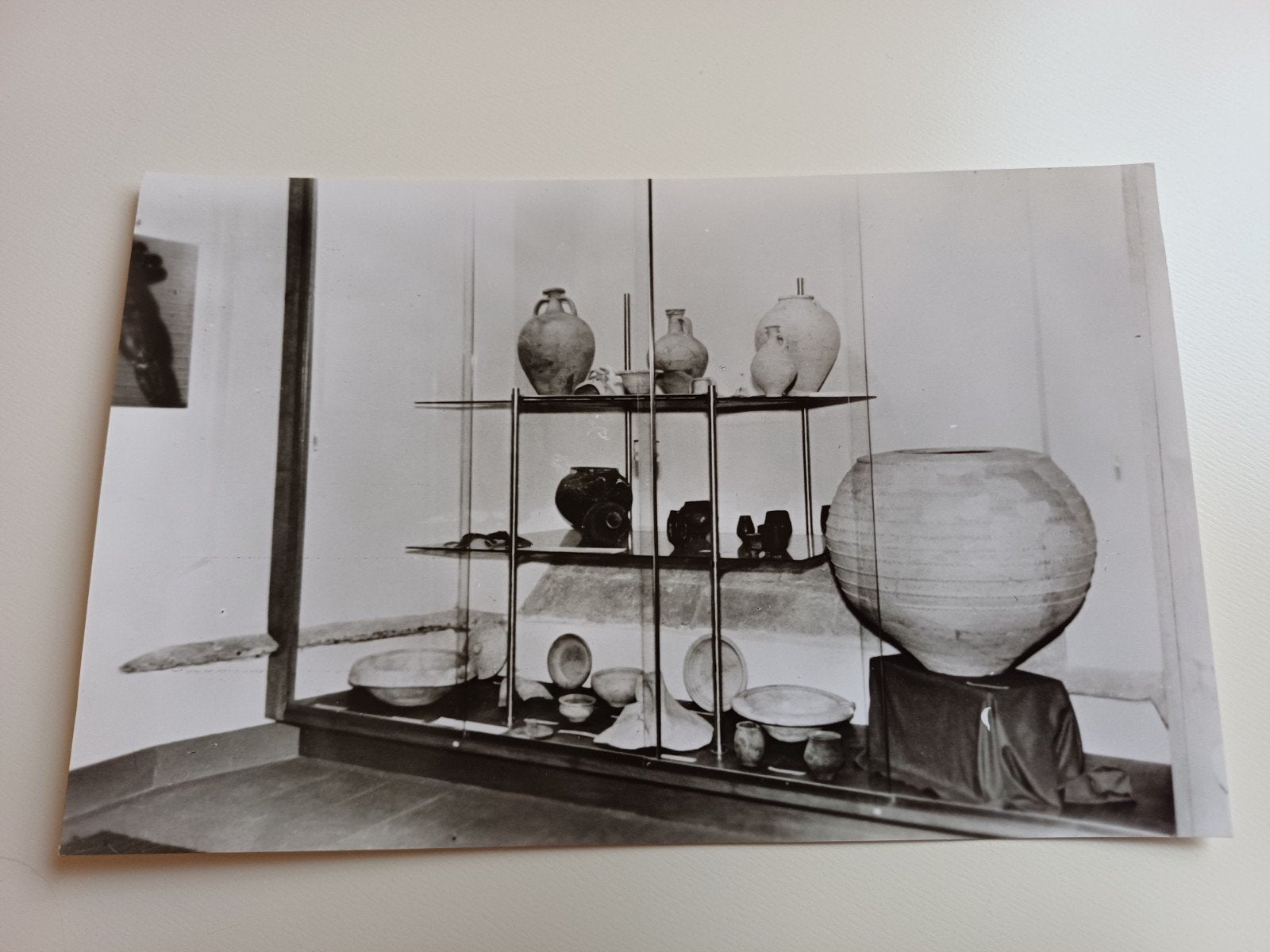 Fotokaart Streekmuseum Sommelsdijk, Romeinse afdeling, Verzamelen, Ansichtkaarten | Nederland, Ophalen of Verzenden, 1960 tot 1980