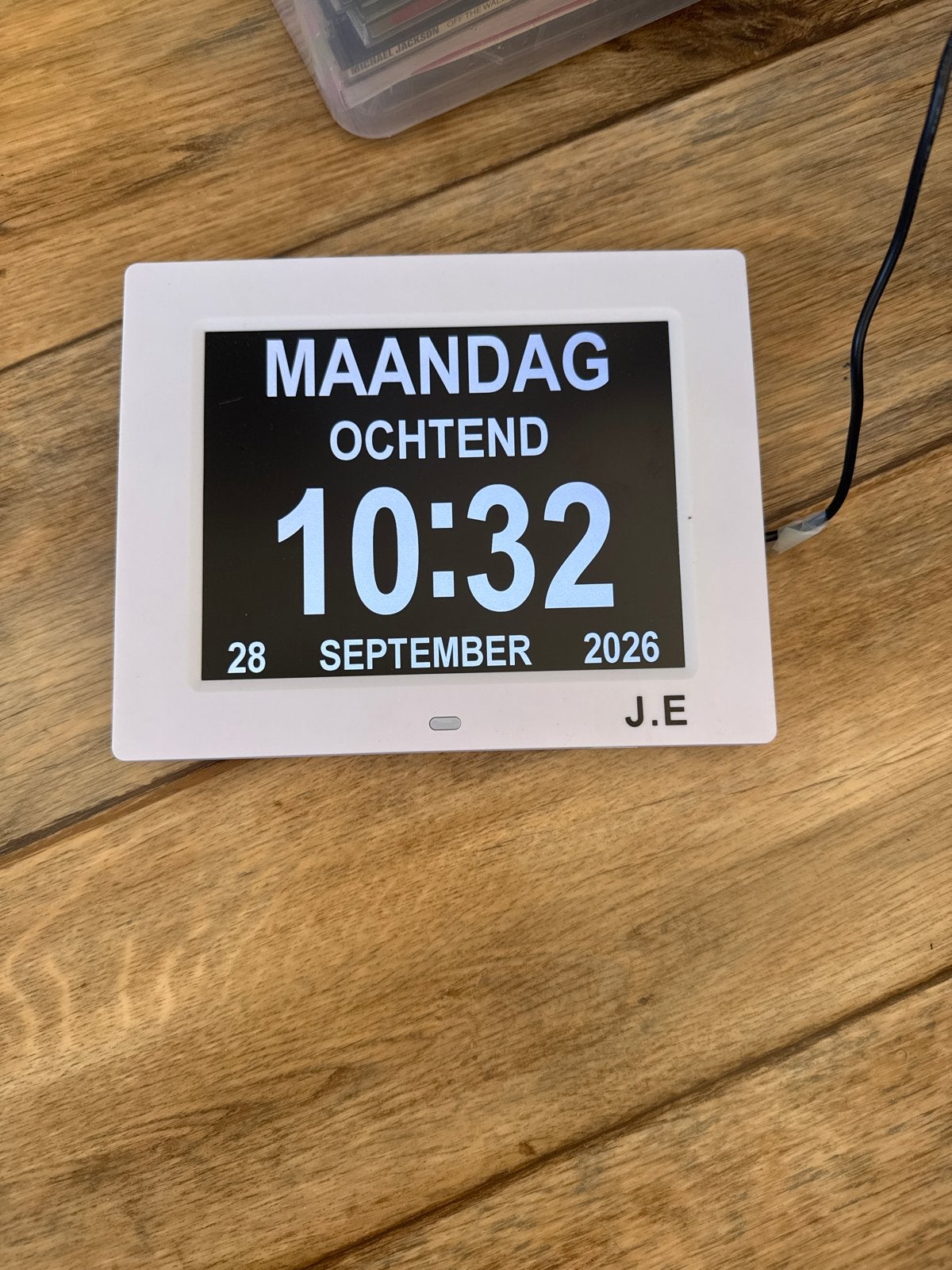 Digitale kalender dagklok / dementie klok, Huis en Inrichting, Wit, Overige typen, Ophalen of Verzenden, Zo goed als nieuw