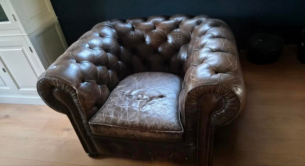 Chesterfield look leren stoel, donker bruin, Dieren en Toebehoren, Ophalen, Gebruikt, Leer