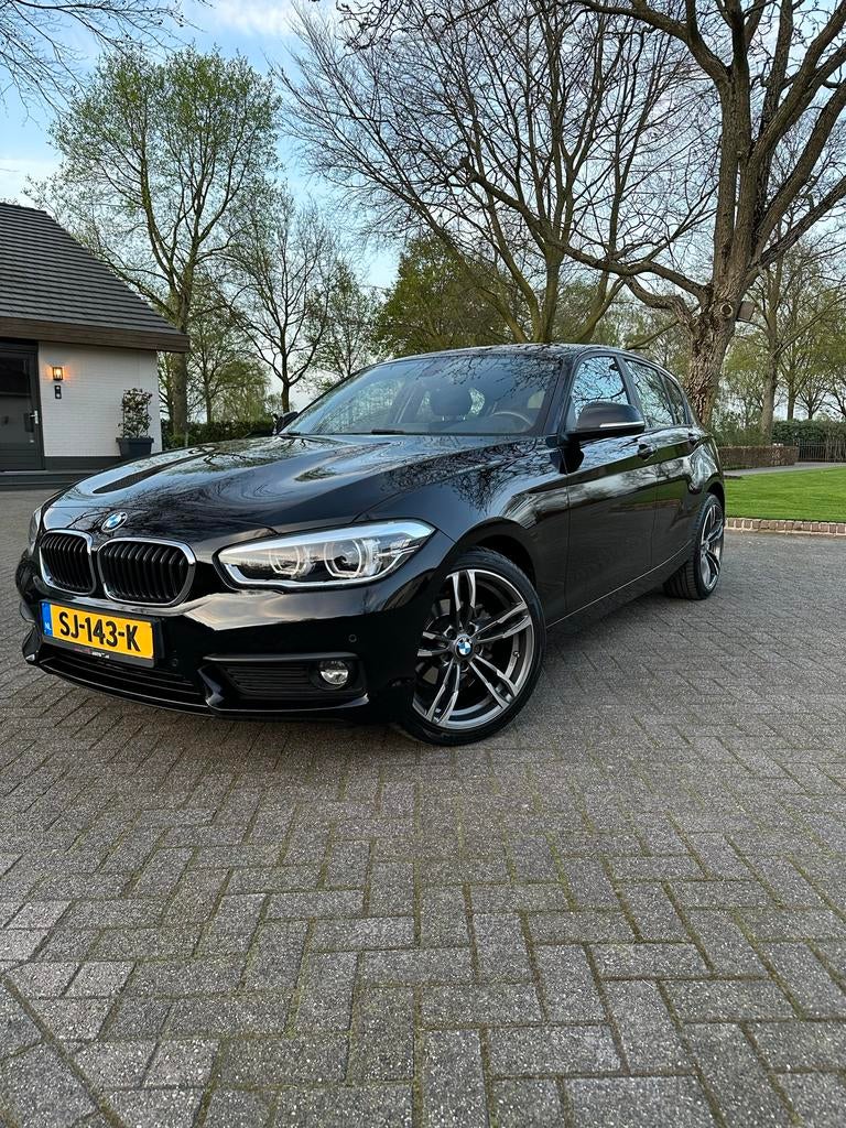 BMW 1-Serie 118i 136pk Aut 2018 Zwart, Zwart, Origineel Nederlands, Lichtsensor, 650 kg