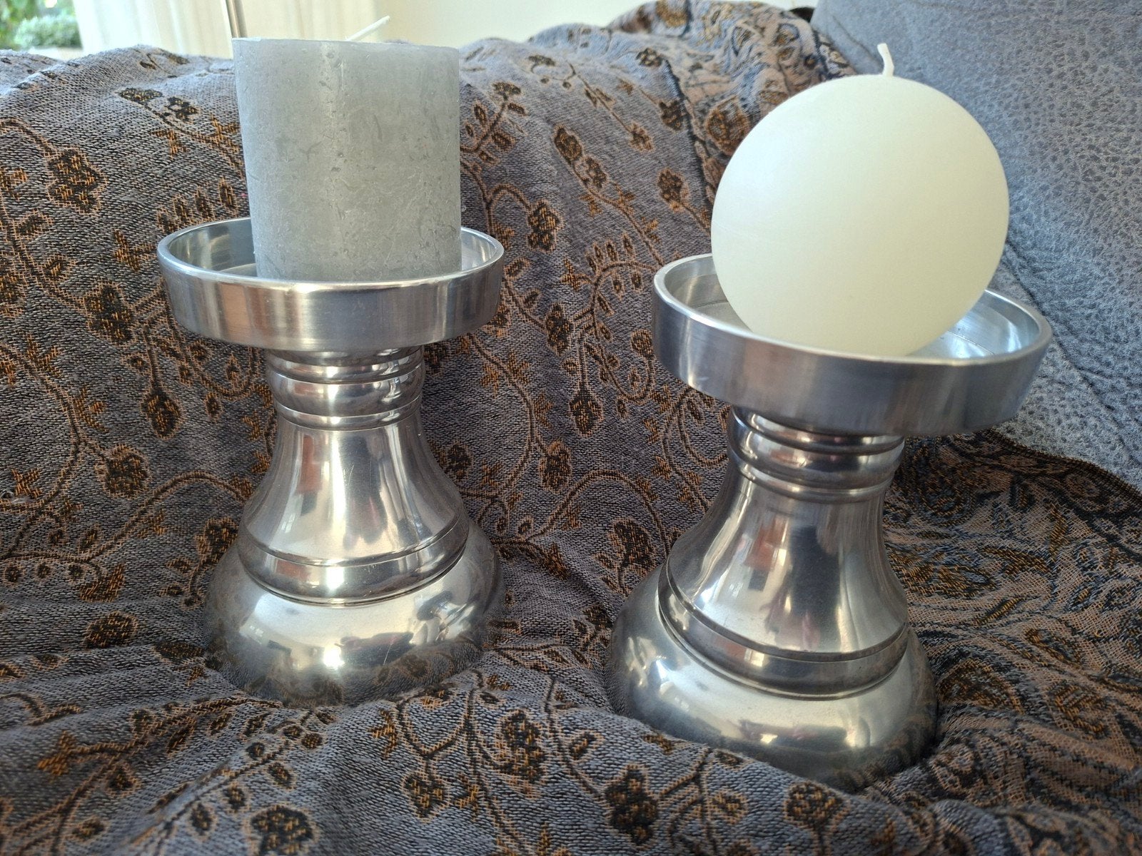 2 zware kwaliteit vintage pilaar kandelaars, Verzenden, Gebruikt