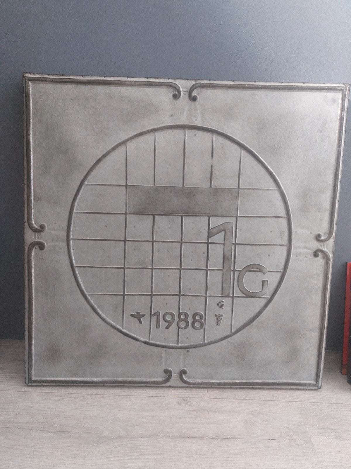 Zinken Gulden Muurdecoratie afbeelding  1988 - 71x71 cm, Ophalen, Metaal, Gebruikt, Zilver