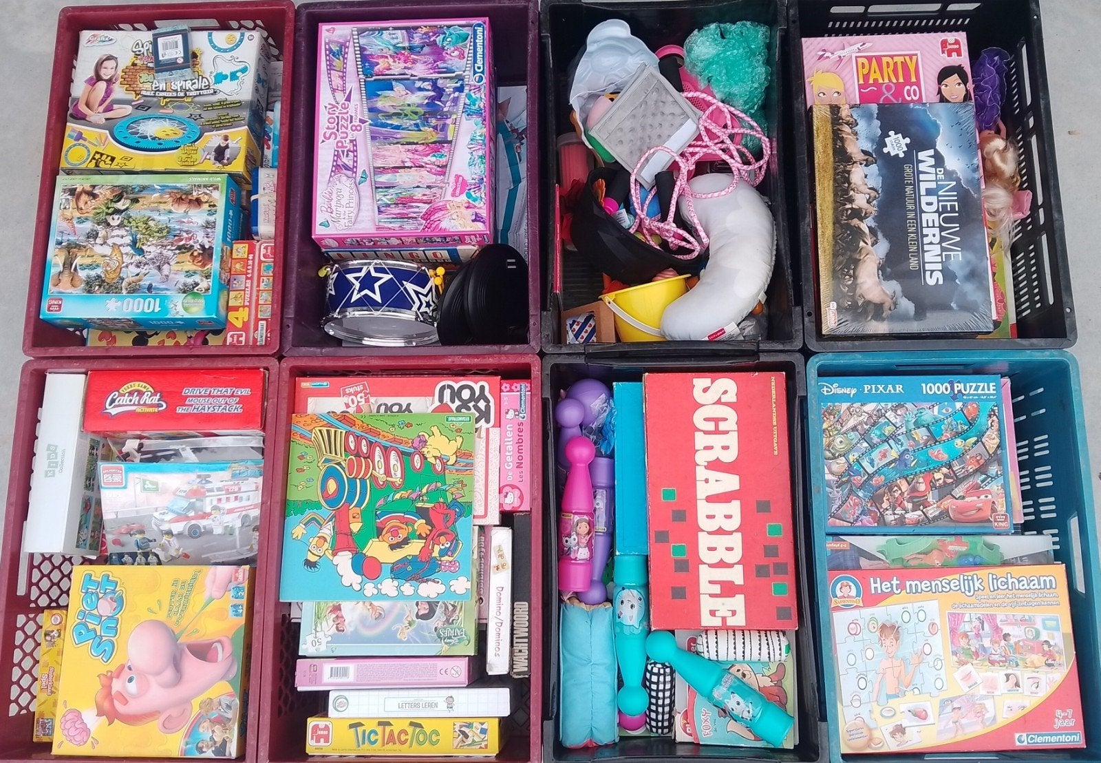 Partij 8 kratten vol met bordspellen puzzels en speelgoed, Vijf spelers of meer, Ophalen, Gebruikt