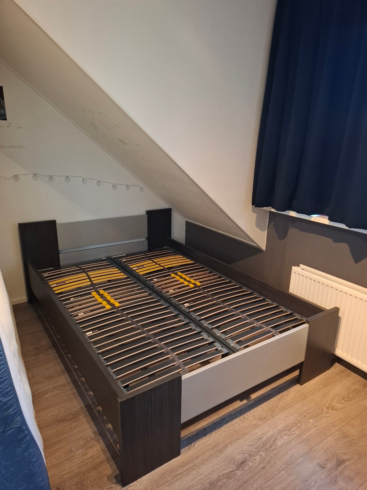 Tweepersoonsbed 140x200 cm - Antraciet met zwart hout, Huis en Inrichting, Ophalen, Gebruikt, Zwart, Tweepersoons