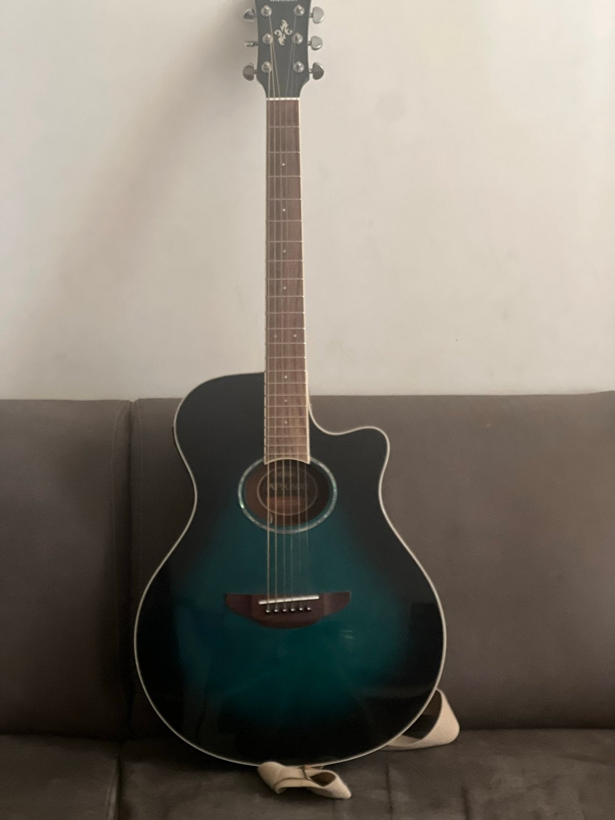 Yamaha APX600 Gitaar met element, Ophalen, Zo goed als nieuw, Western- of Steelstringgitaar, Met (piezo-)element