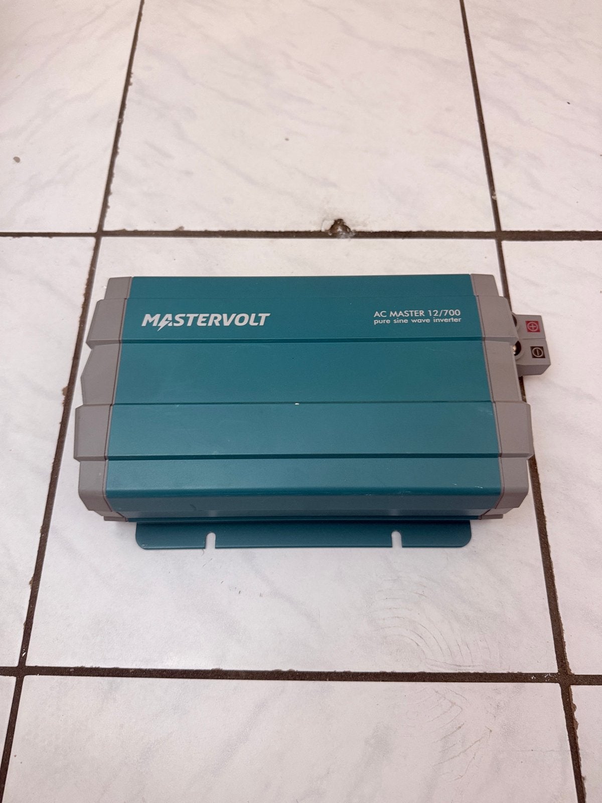 Mastervolt AC Master 12/700 Zuivere Sinus Omvormer 12V – 700, Verzenden, Gebruikt