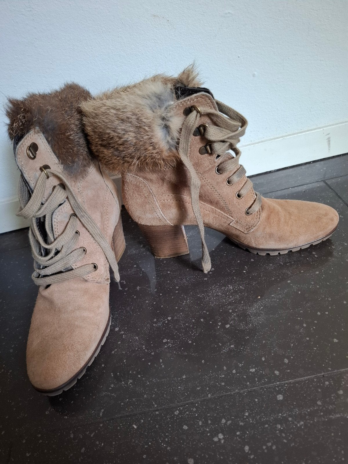 Suede laars veterschoen kleur beige leer maat 39, Ophalen, Beige, Lage of Enkellaarzen, Zo goed als nieuw