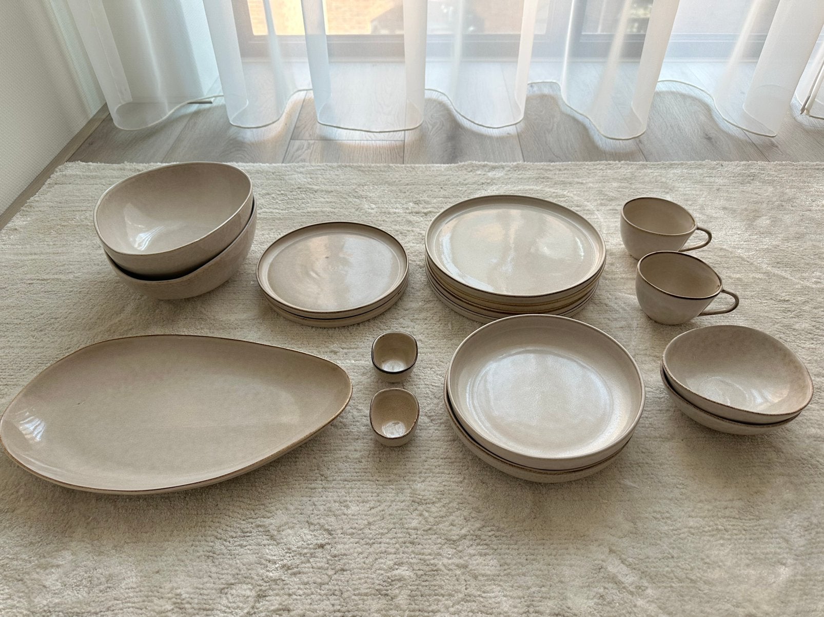 H&M HOME Serviesset 17-delig | Beige Stoneware, Huis en Inrichting, Keuken | Servies, Ophalen, Keramiek, Zo goed als nieuw, Modern