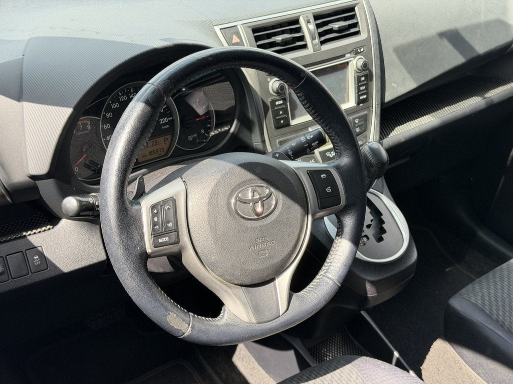 Toyota Verso-S 1.3 VVT-i Aspiration | RIJKLAAR | Climate | T, Auto's, Toyota, Euro 5, Gebruikt, Zwart, 4 cilinders