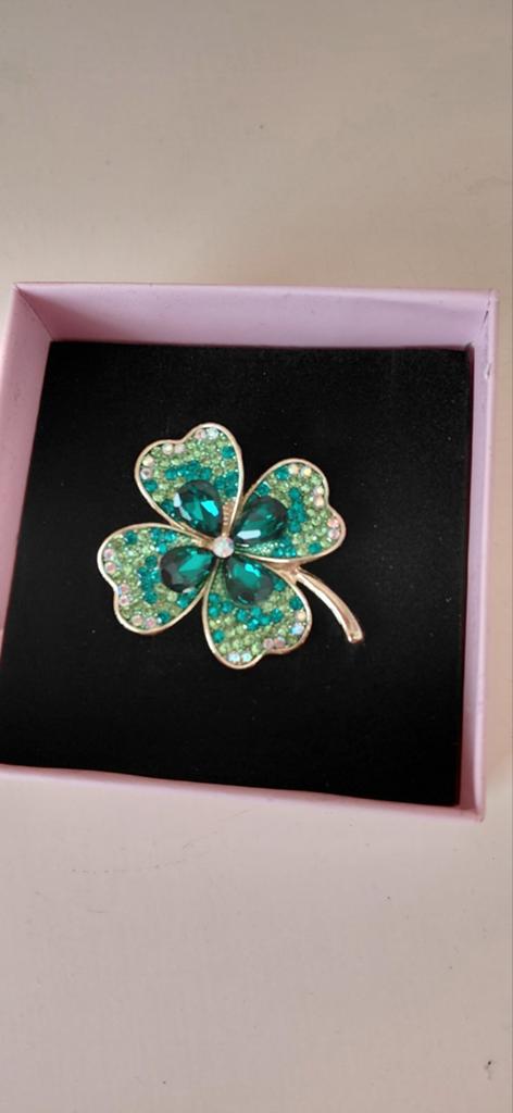 Klavertje Vier Broche met Kristallen, Met kristal, Overige materialen, 4 tot 7 cm, Nieuw