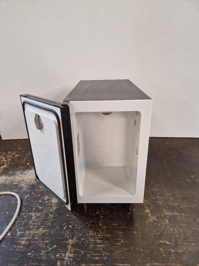 Professionele melkkoeler cappuccino 8 liter, Witgoed en Apparatuur, Koffiemachine-accessoires, Ophalen of Verzenden, Gebruikt