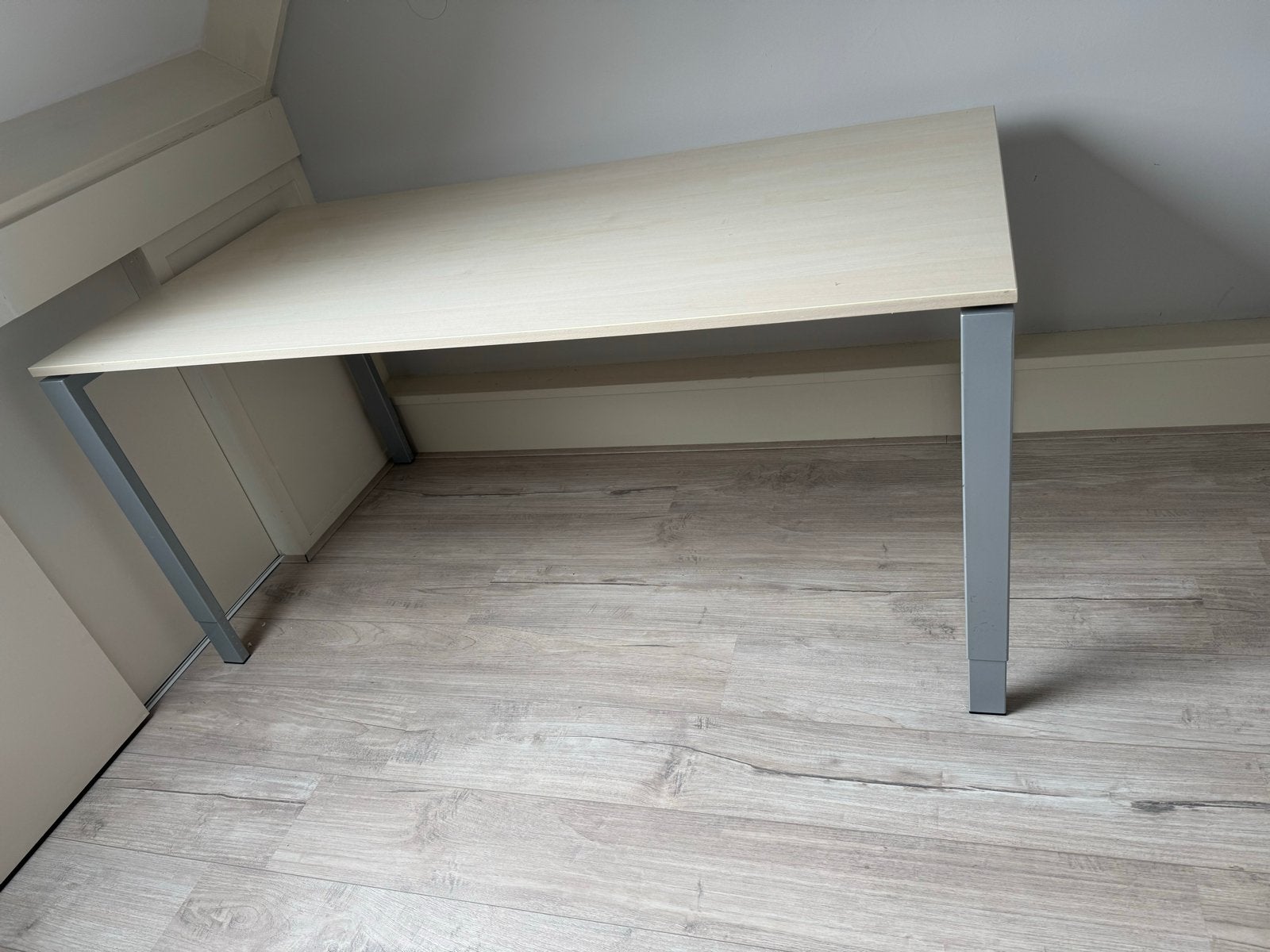 Licht houten bureau met verstelbare poten - 160x80 cm, Ophalen, Demontabel, Gebruikt, Hout