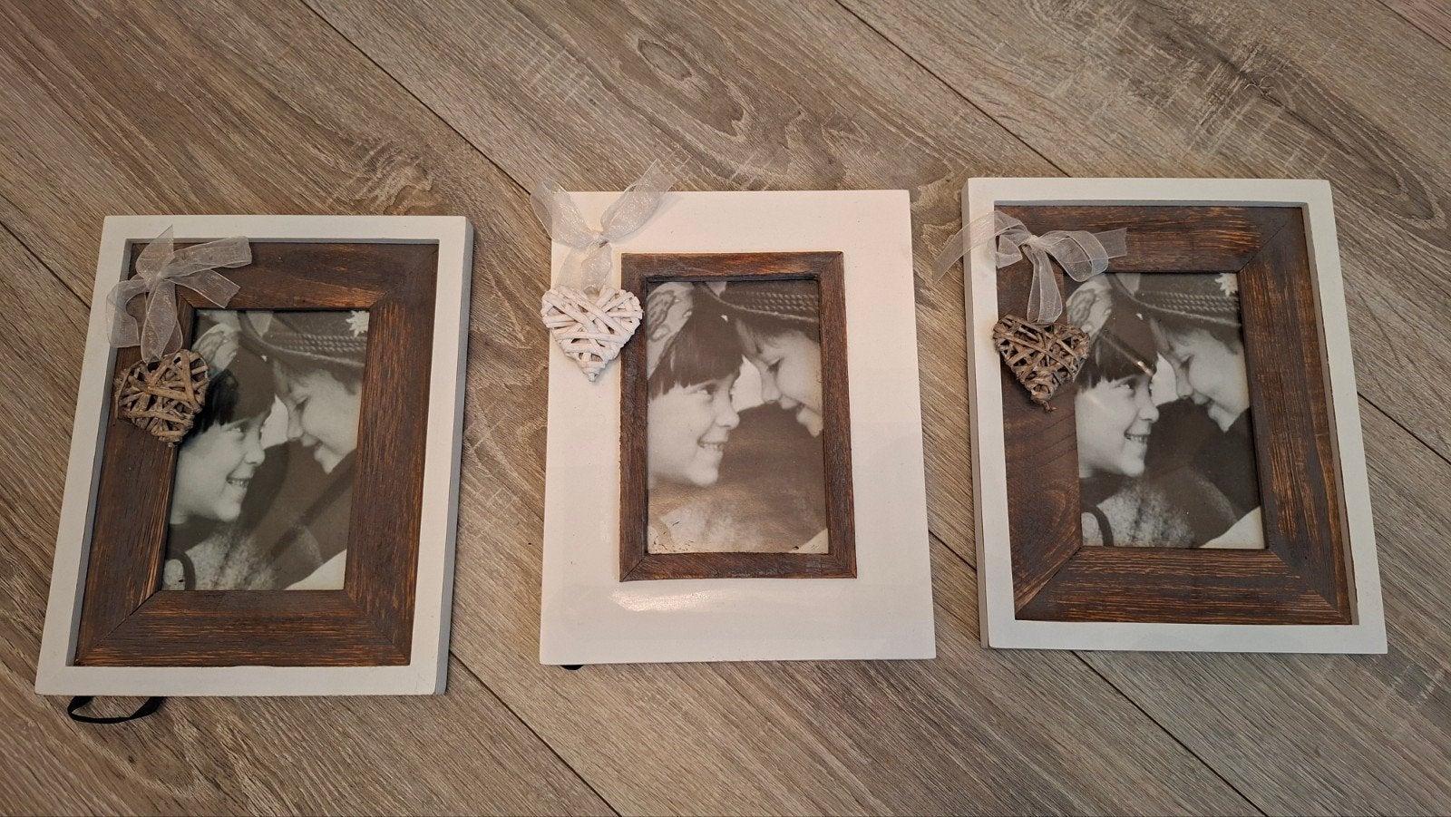 Set van 3 fotolijstjes met hartjes, wit/bruin, Ophalen, Met glas, Standaard fotolijst, Zo goed als nieuw