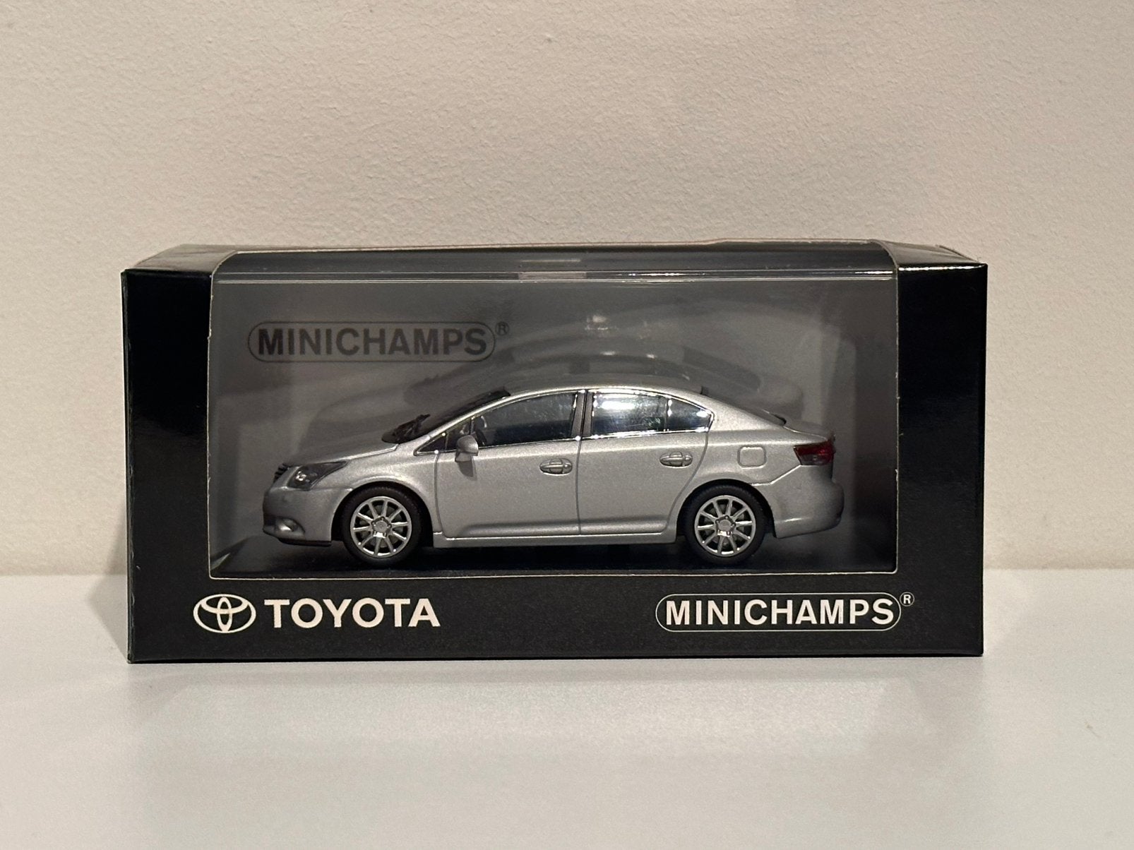 Toyota Avensis Sedan (2009) | MiniChamps | schaal 1:43, Ophalen of Verzenden, Zo goed als nieuw, Auto, MiniChamps