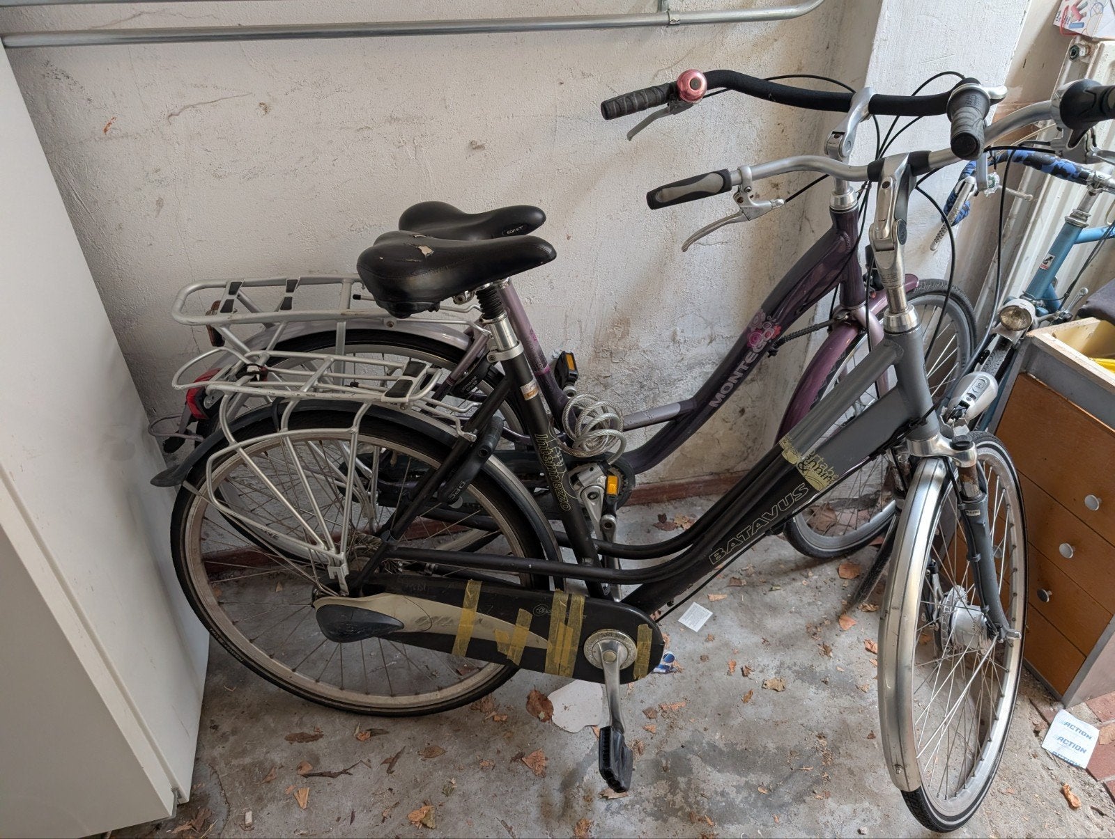 Gratis:  2 damesfietsen en miele koelvries

(Batavus & Mont, Ophalen, Gebruikt, Batavus
