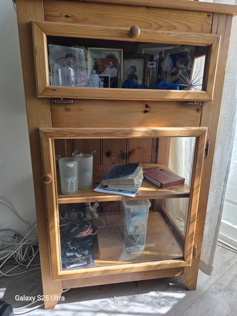 Massief houten vitrinekastje met glas, Ophalen, Minder dan 50 cm, Glas, Minder dan 25 cm