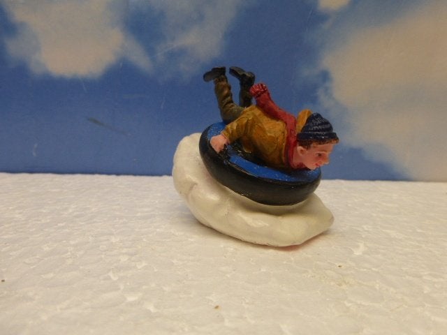 lemax tubbing fan kerstdorp sneeuwpret poppetje accessoire, Ophalen of Verzenden, Zo goed als nieuw