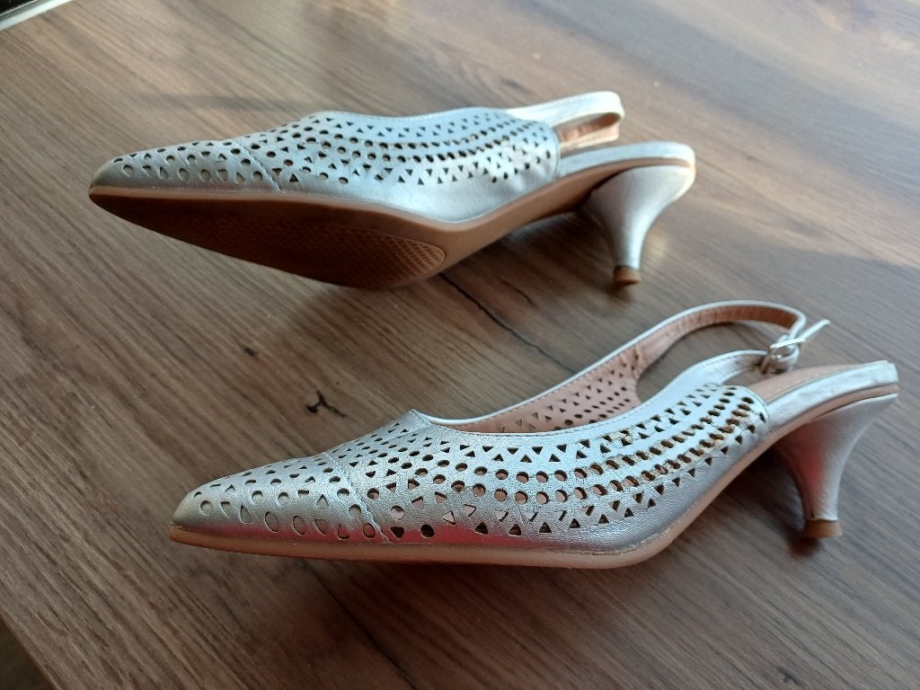 zilver dames schoenen met hakje mt 38, Ophalen of Verzenden, Gedragen, Overige kleuren