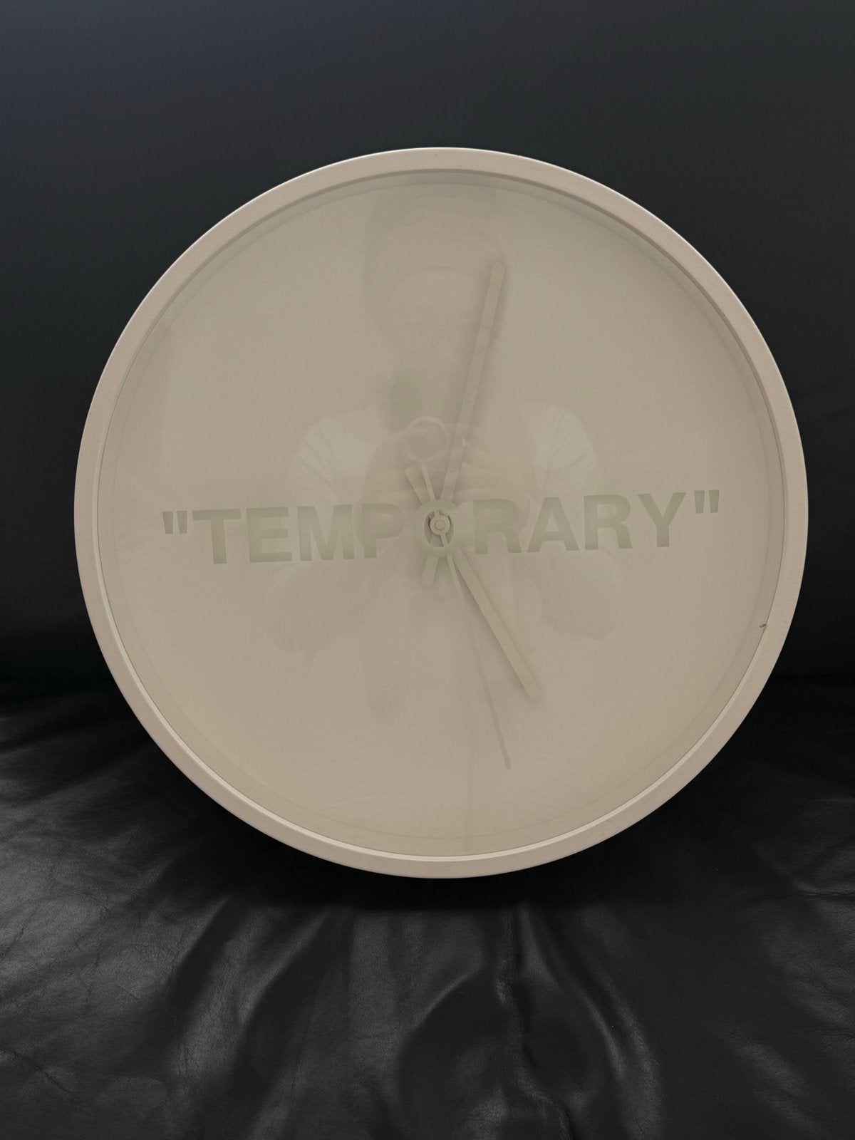 IKEA x Virgil Abloh MARKERAD "TEMPORARY" Wandklok, Huis en Inrichting, Wandklok, IKEA, Wit, Analoog