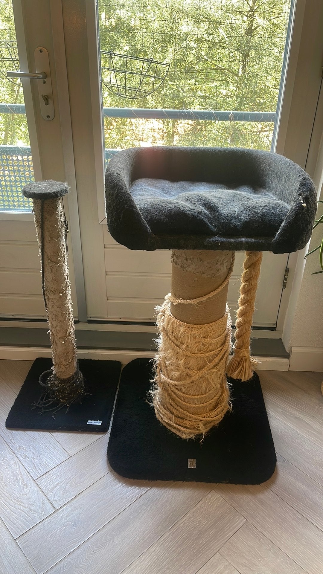 2 kattenkrabpalen gratis, Dieren en Toebehoren, Ophalen, Gebruikt, Krabpaal