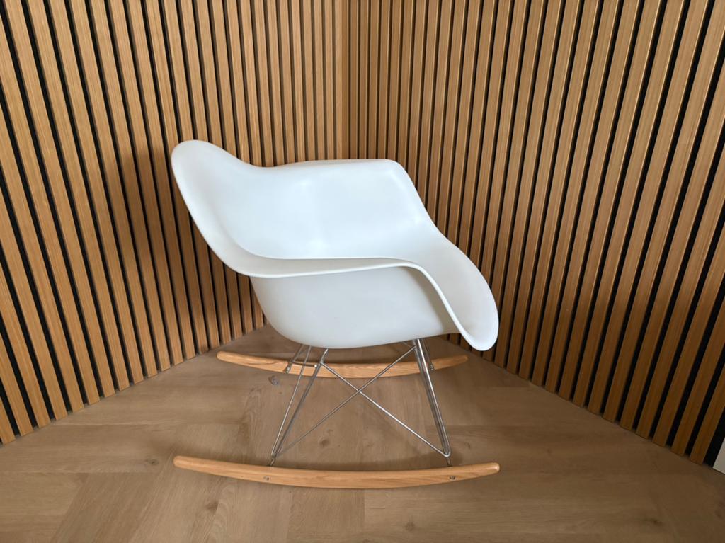 Schommelstoel Eames stijl - Vitra, Ophalen, Gebruikt, Wit, Eén