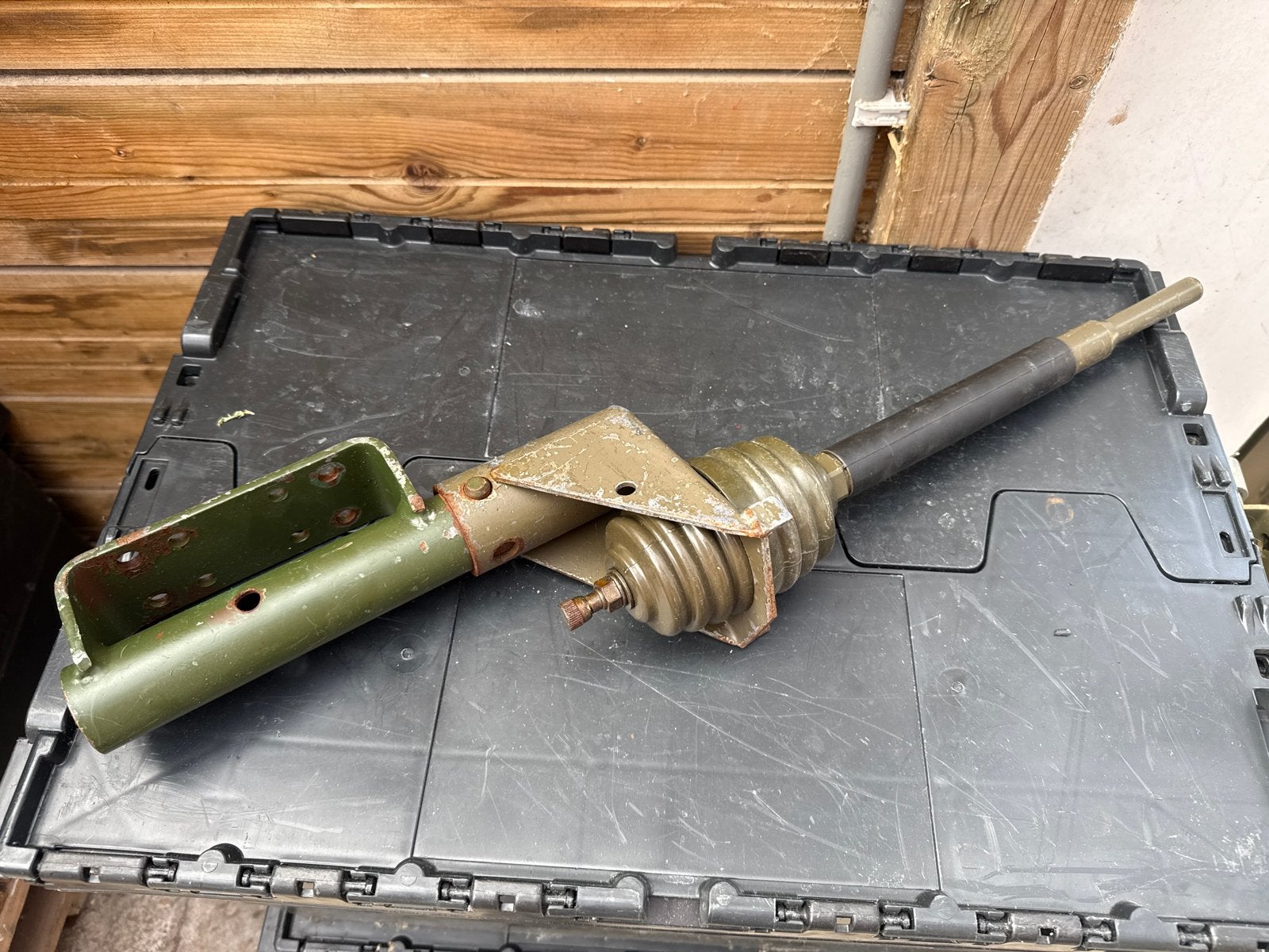 Antenne mount met beugel voor leger auto, Ophalen of Verzenden
