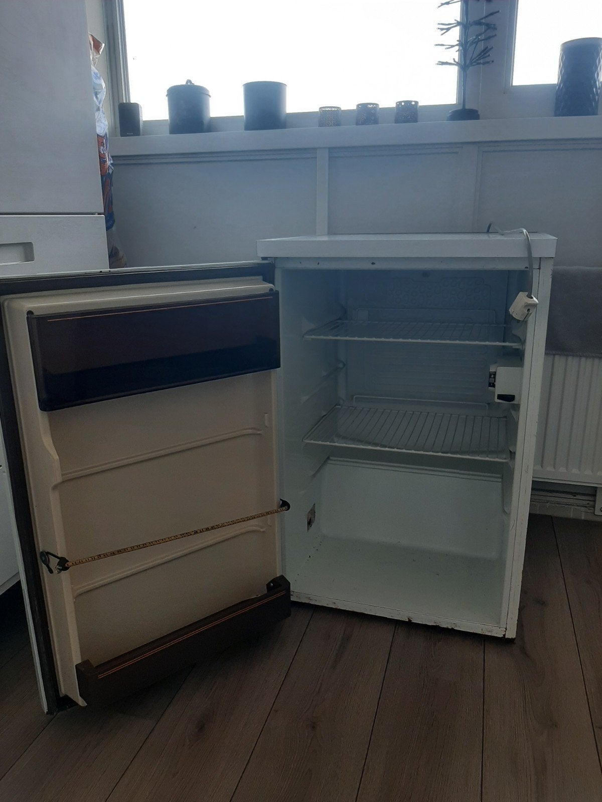 gratis Gebruikte koelkast, werkt nog perfect, Witgoed en Apparatuur, 85 tot 120 cm, 75 tot 100 liter, Ophalen of Verzenden, 45 tot 60 cm