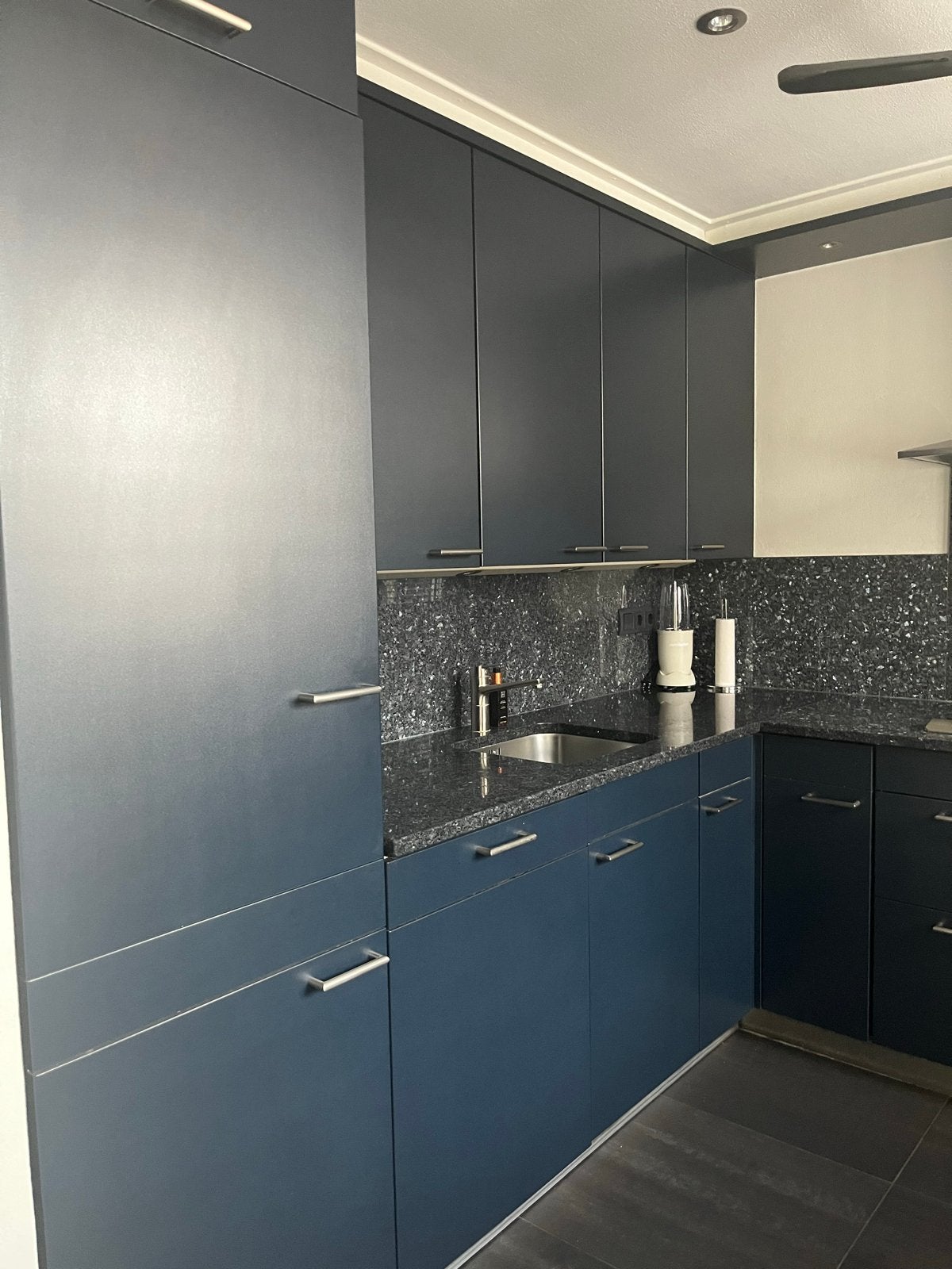 Moderne Hoekkeuken met Siemens en Bosch apparatuur, Ophalen, Gebruikt, Blauw, Hoekkeuken