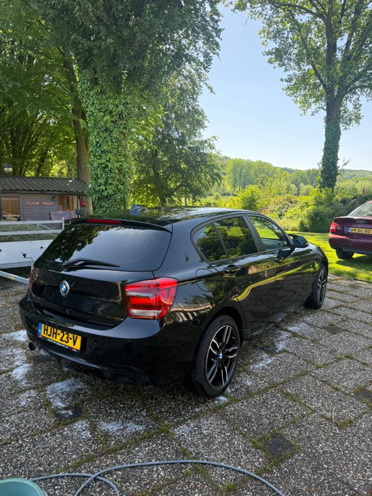 BMW 1-Serie 116I 100KW 5DR Automaat 2012 Zwart, Auto's, BMW, Achterwielaandrijving, Zwart, 4 cilinders, Zwart